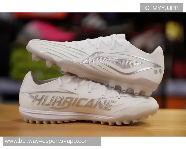 李宁足球鞋代言球星是谁 他如何助力品牌崛起并提升球场表现