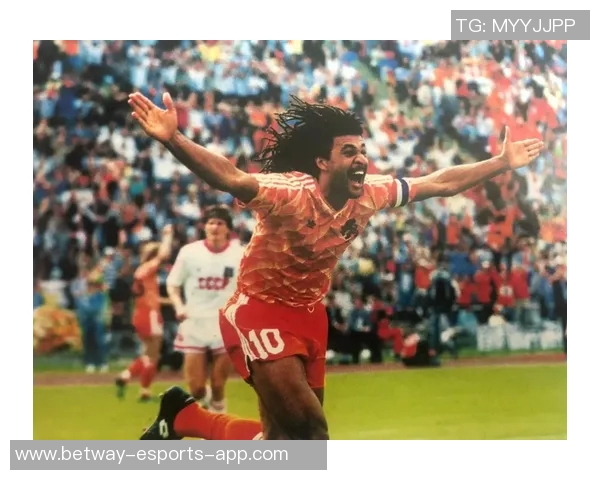 荷兰当红足球球星闪耀欧洲赛场展望未来发展与球队核心地位 荷兰当红足球球星闪耀欧洲赛场展望未来发展与球队核心地位