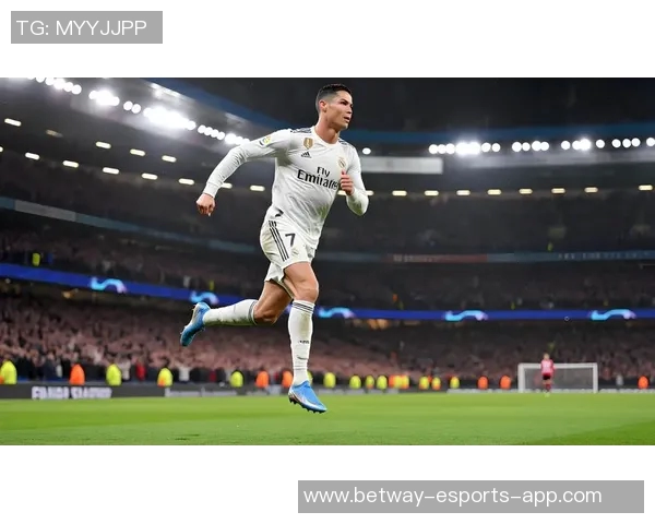 足球巨星灿烂笑容展现激情与魅力 足球场上最温暖的瞬间