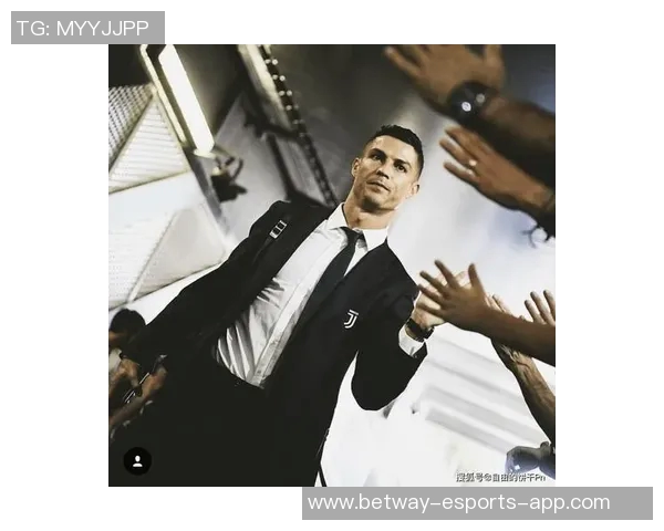 开出C罗足球星卡的价值有多高市场行情大揭秘